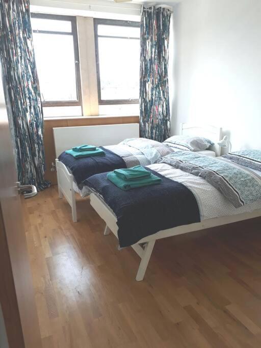 Trendy, Urban Open Plan Apartment Бристоль Екстер'єр фото