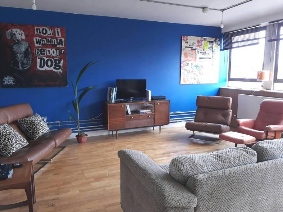 Trendy, Urban Open Plan Apartment Бристоль Екстер'єр фото