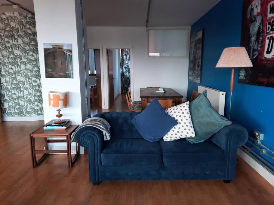 Trendy, Urban Open Plan Apartment Бристоль Екстер'єр фото